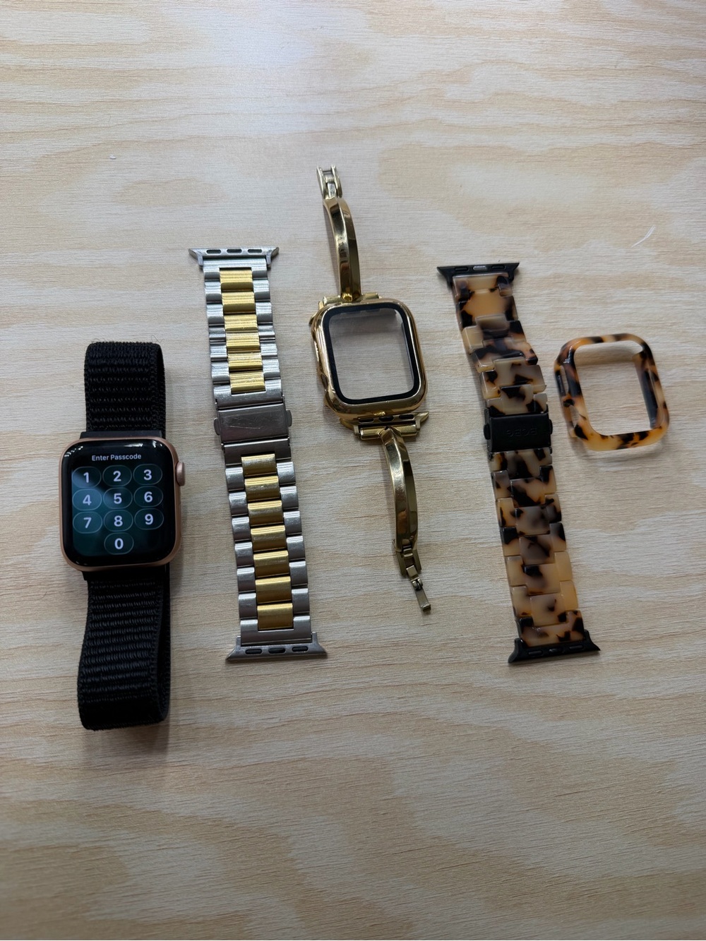 Apple Watch Series 6 Rose Gold Bundle + Multiple Bands - Picture 2 of 7